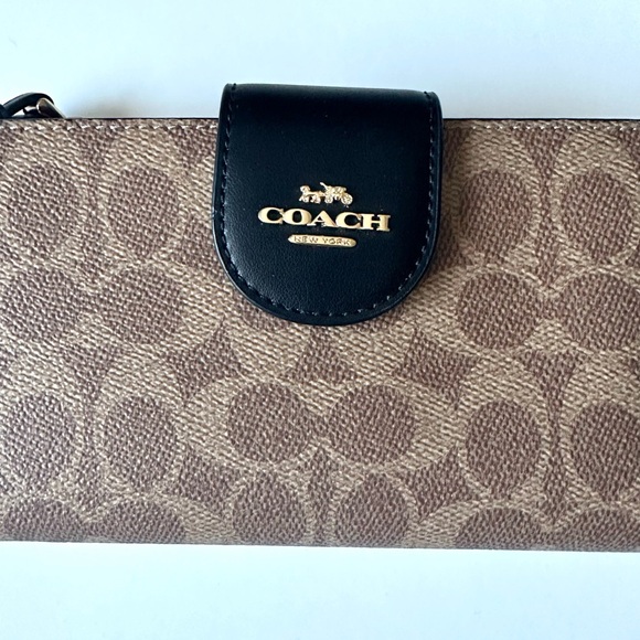 COACH Wallet signature canvas with cellphone holder. - Picture 2 of 7